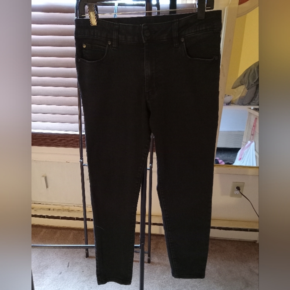 Worn once Tahari Skinny Black Denim Jeans Size 10/30